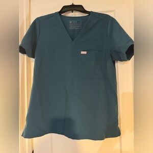 Catarina One-Pocket Scrub Top